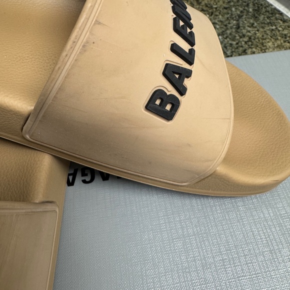 Balenciaga Tan pool slides -w/ original box - Picture 10 of 13